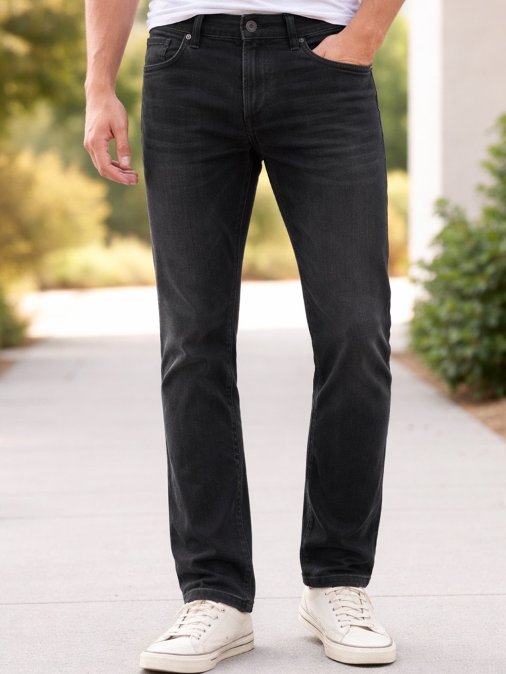 Express Men’s Kingston Classic fit Straight leg Jeans in Black size:32/30